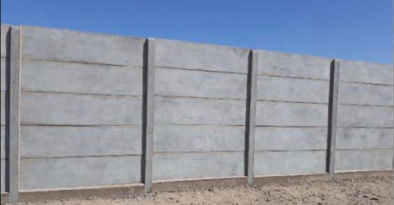 Cierre perimetral de panderetas de hormigón instalado en la Región de Ñuble